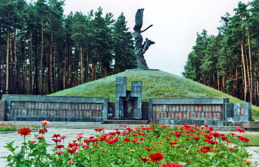 Пам'ятник загиблим воїнам